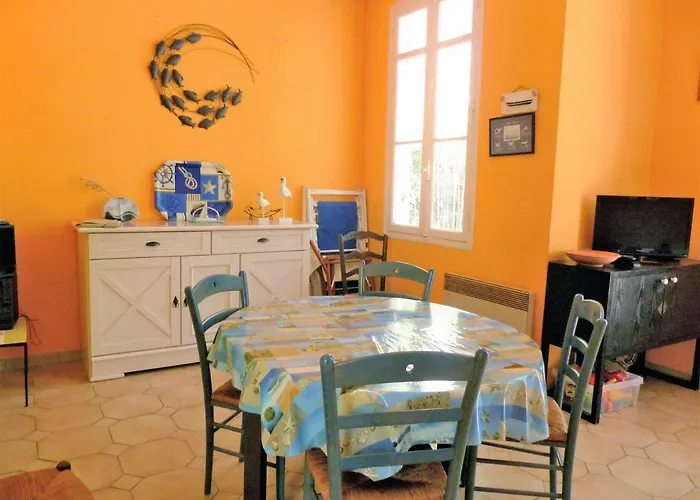 Charmante Villa, 100m De La Feriehus